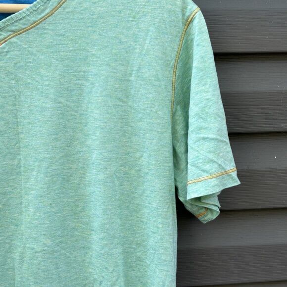 Robert Graham T-Shirt Size Medium Classic Fit V-Neck Green Short Sleeve Men's - Picture 4 of 8